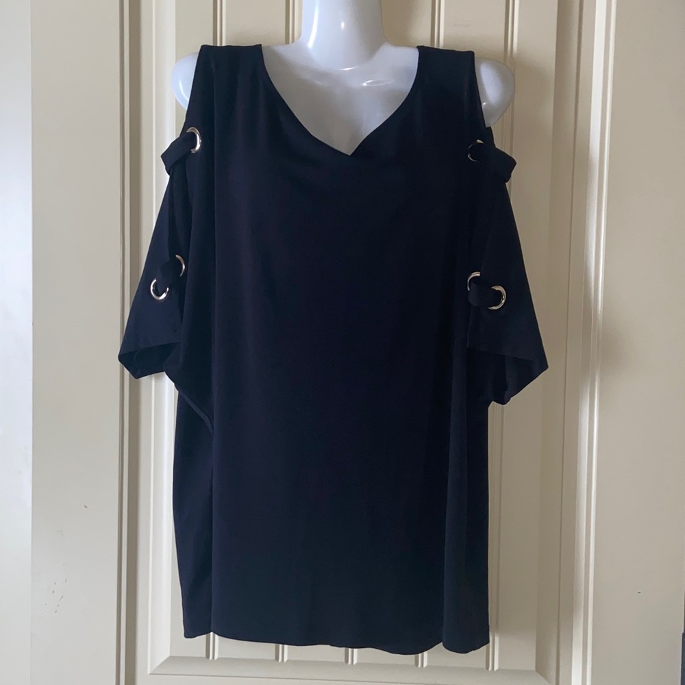 BOLD elements Blouse with Grommet Details Split Sleeve